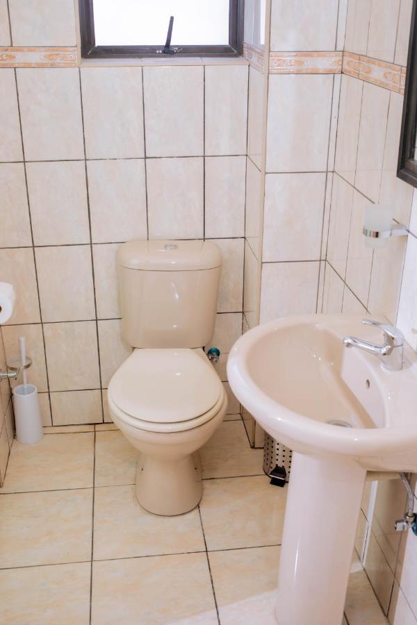 Road House Guest House Omuthiya Экстерьер фото