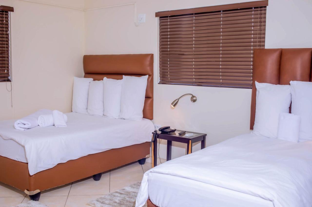 Road House Guest House Omuthiya Экстерьер фото