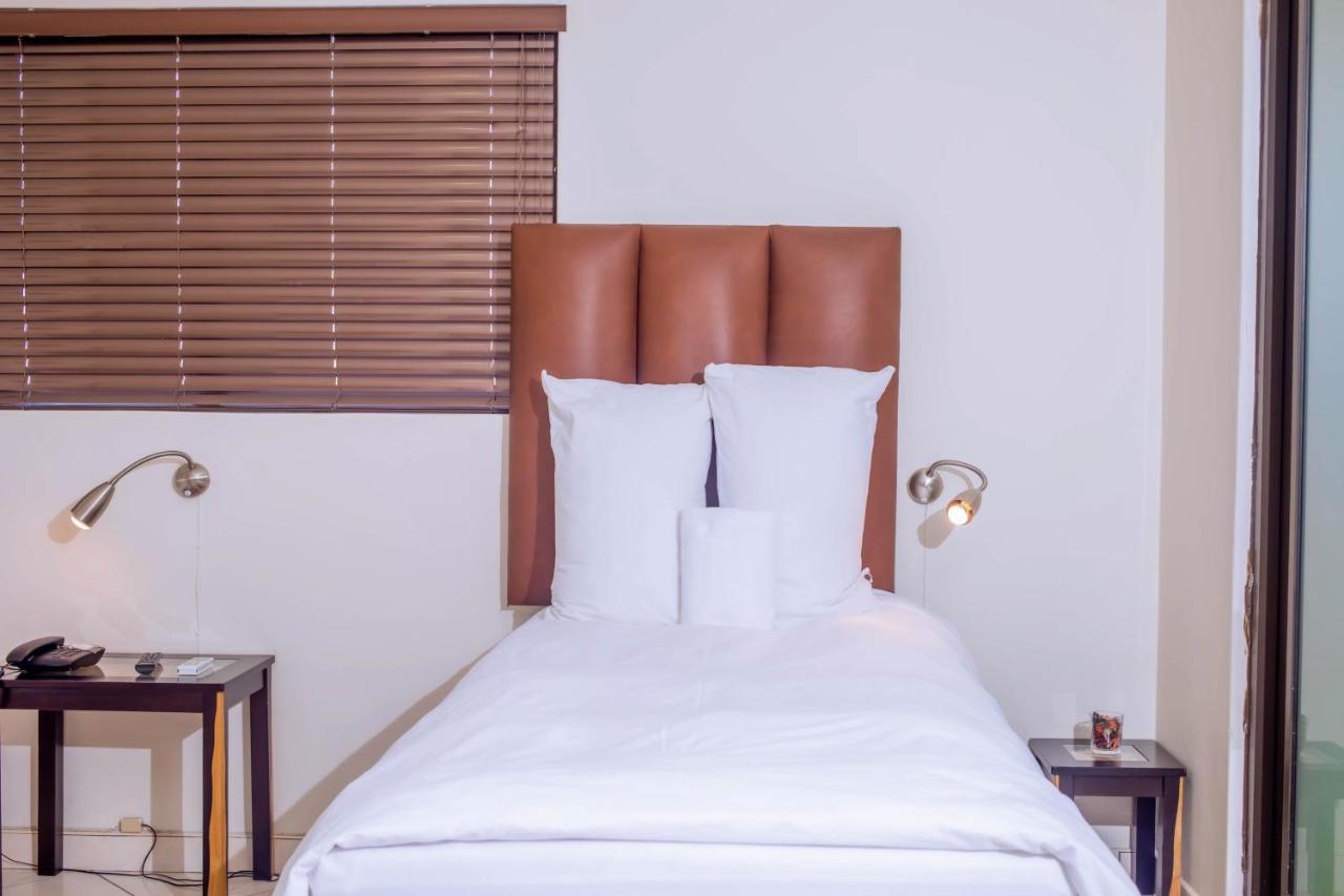 Road House Guest House Omuthiya Экстерьер фото