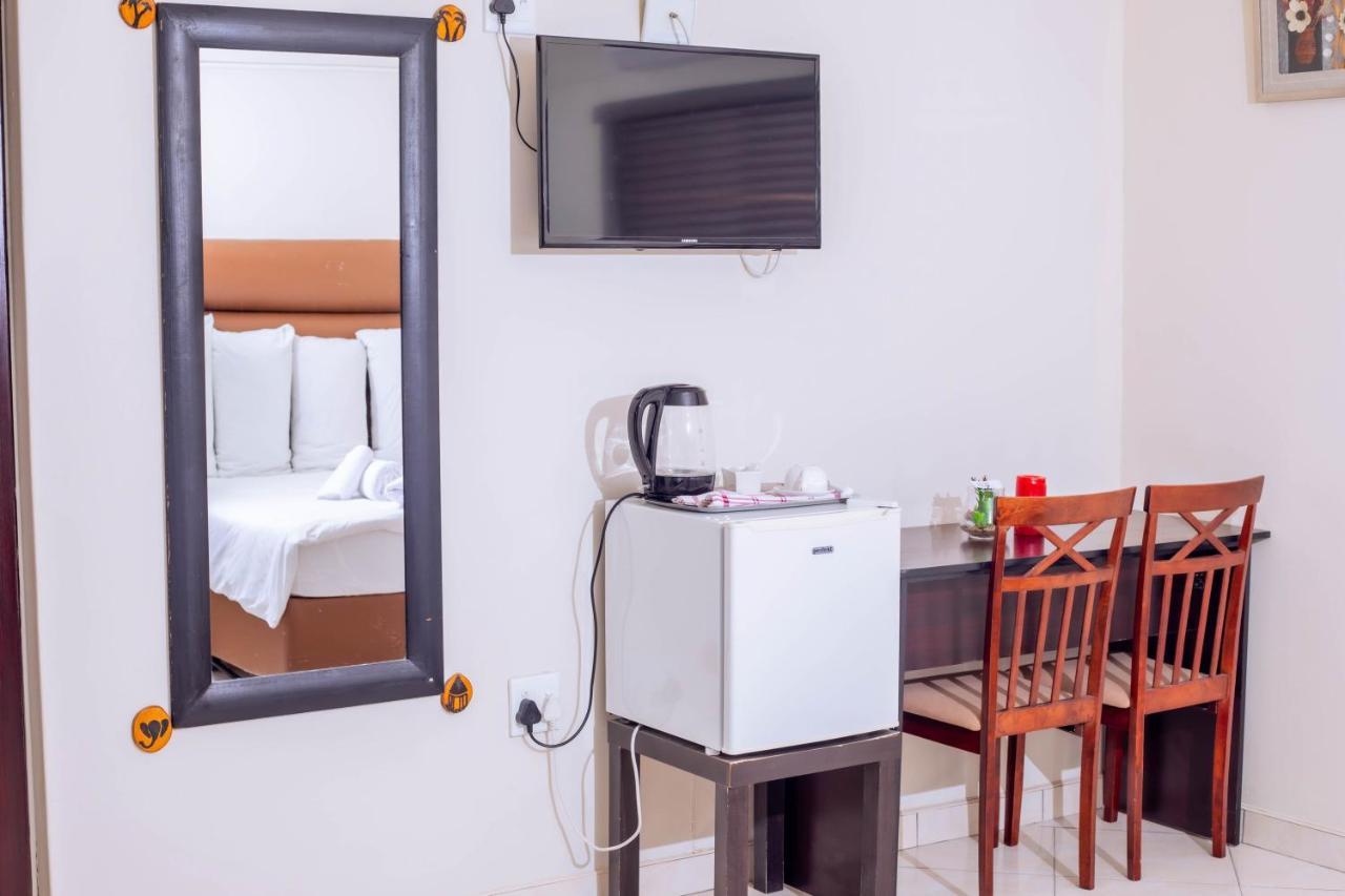 Road House Guest House Omuthiya Экстерьер фото