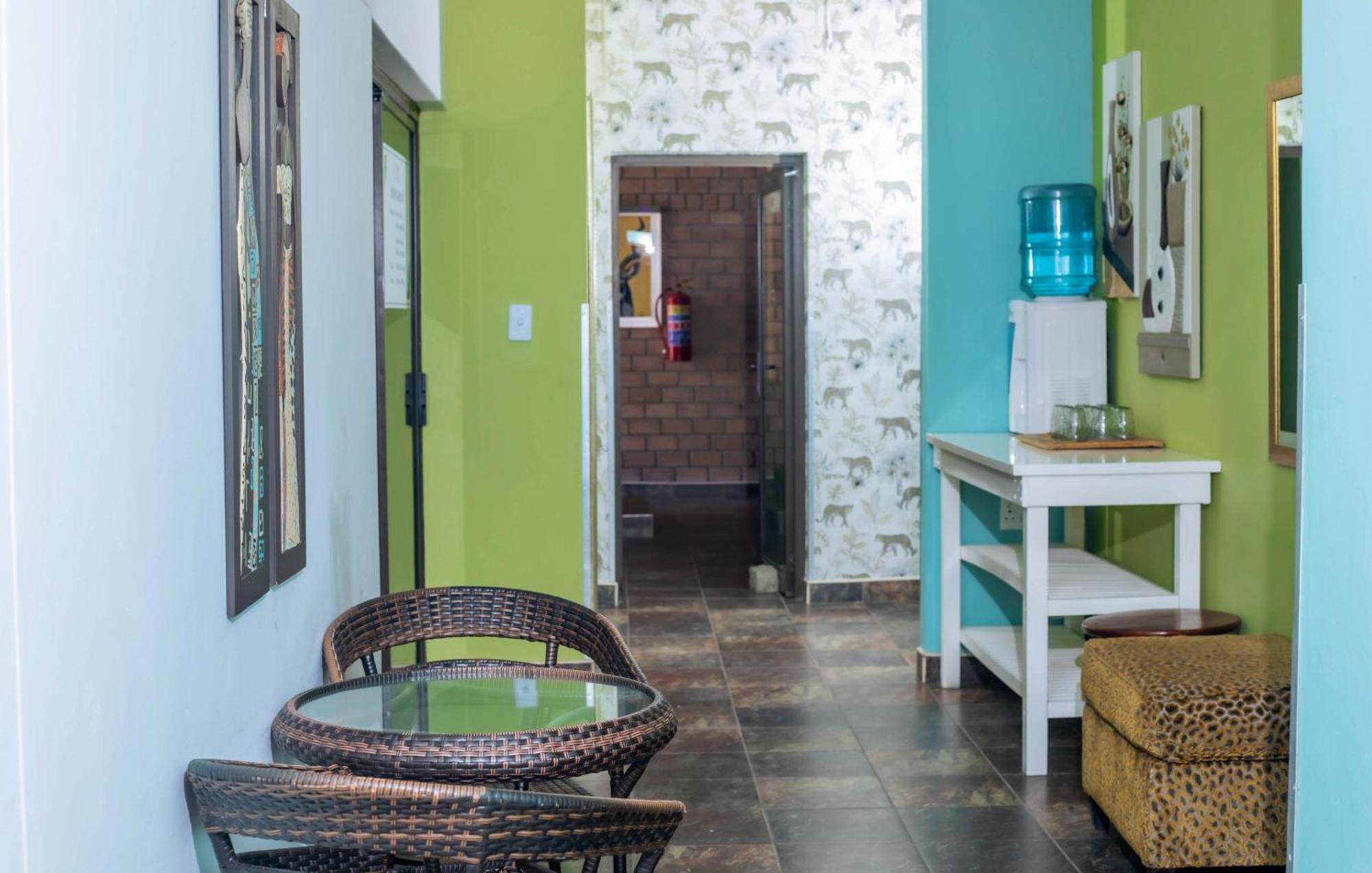 Road House Guest House Omuthiya Экстерьер фото