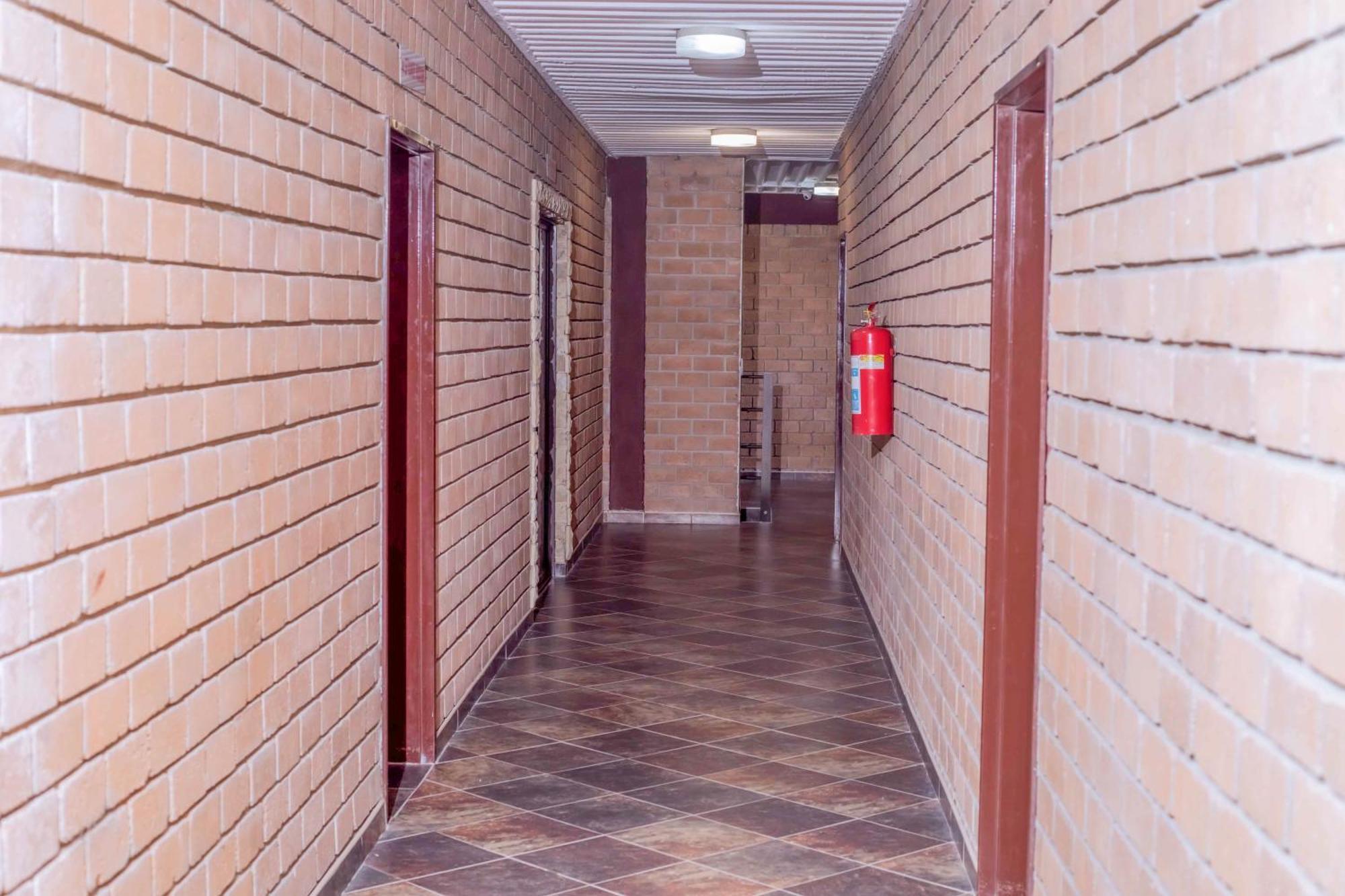 Road House Guest House Omuthiya Экстерьер фото